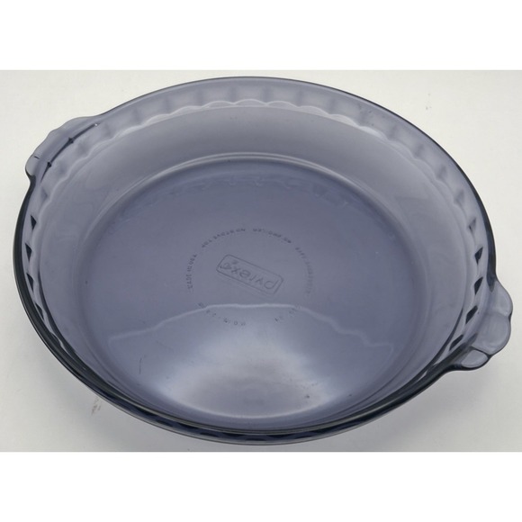 Pyrex Amethyst Pie Plate Purple Glass Crimped Edge Handled Made In The USA - Picture 3 of 6